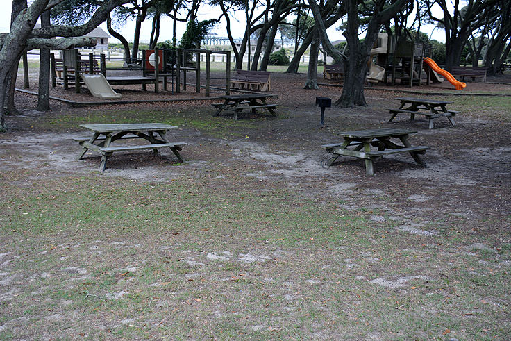 Picnic and playground facilities at Myrtle Beach State Park