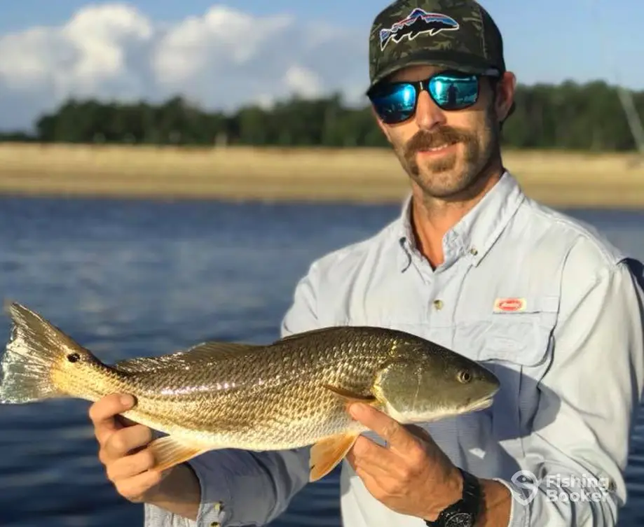 Eastern Tailz 25’ contender bay charter image 2