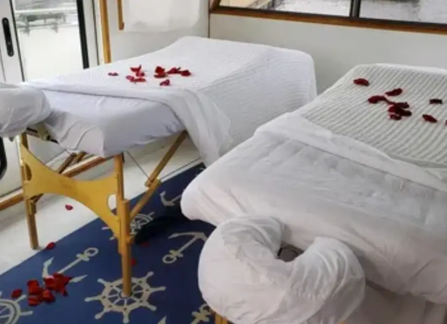 Massage for Four People