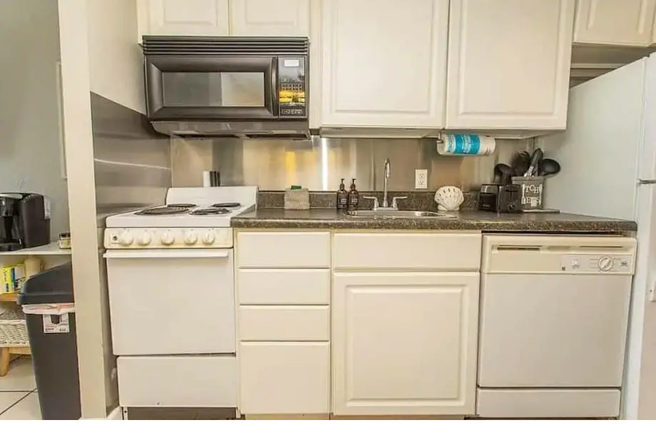 Beachfront Haven – 1BR Condo with Balc...